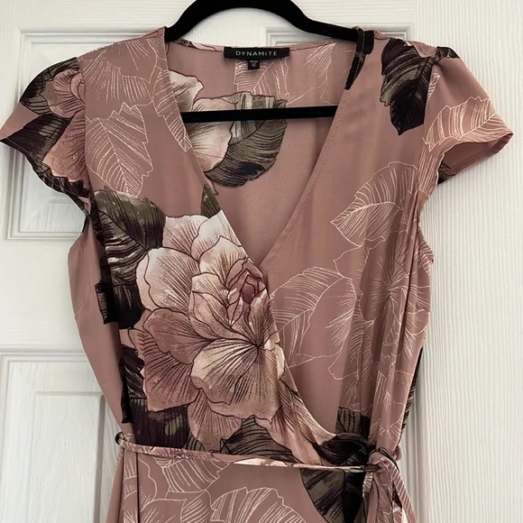 DYNAMITE WRAP DRESS - Picture 2 of 4